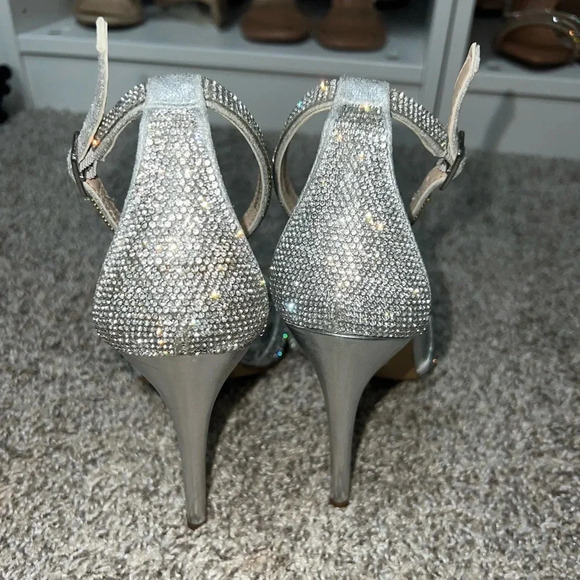 JLO Silver Heels - Picture 4 of 6